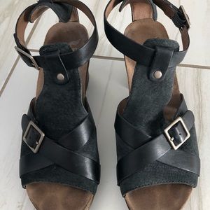 DANSKO Dominique T-Strap Leather Sandal | Black | Size 38